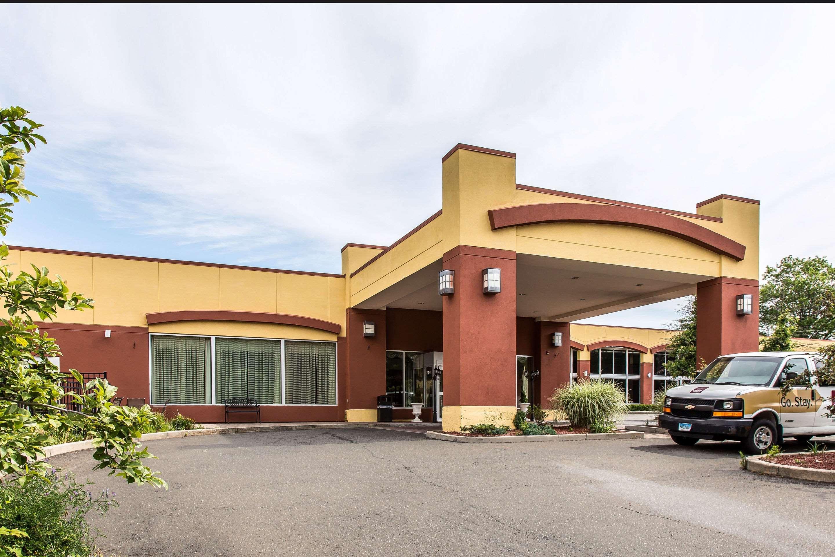 Clarion Hotel & Suites Hamden-New Haven Exterior photo