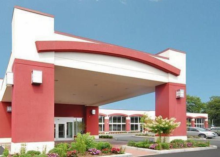 Clarion Hotel & Suites Hamden-New Haven Exterior photo