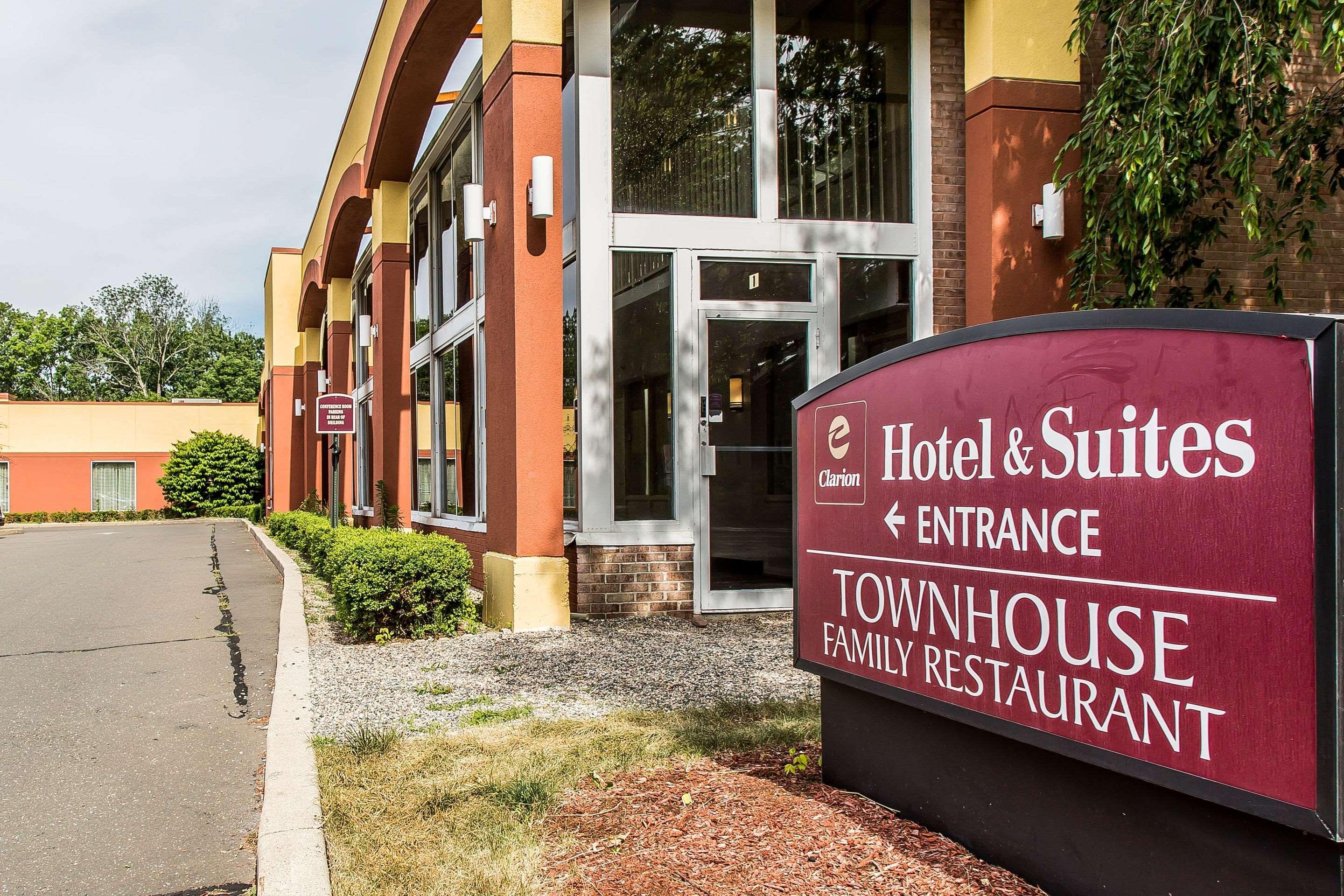 Clarion Hotel & Suites Hamden-New Haven Exterior photo